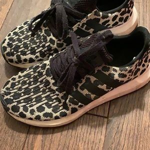 Adidas swift run leopard